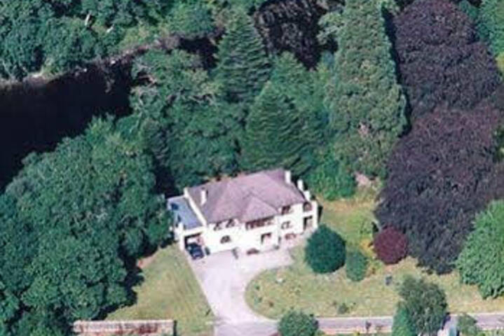 RIVERSIDE LODGE GARDENS