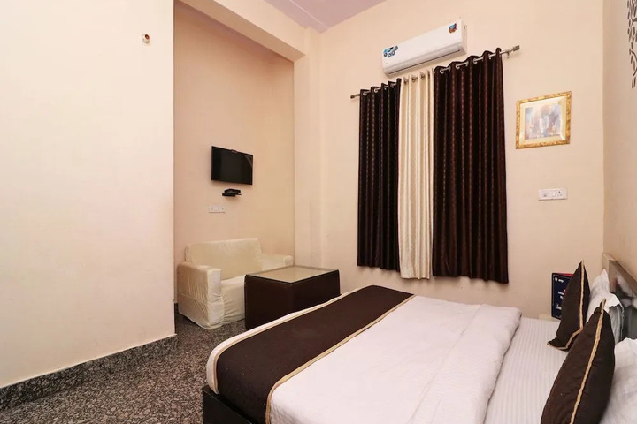 Room 3 of 15