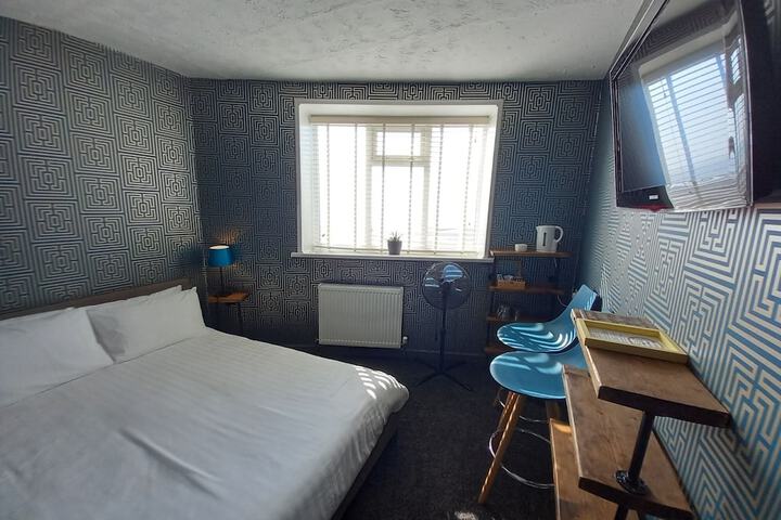 Room 3 of 114