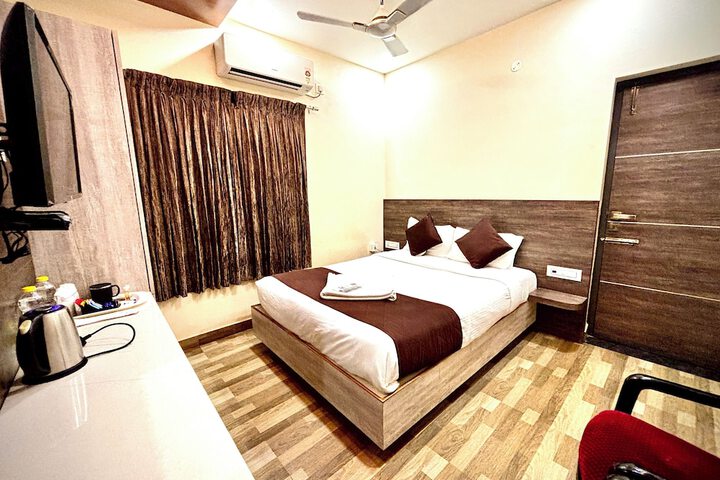 Room 4 of 20