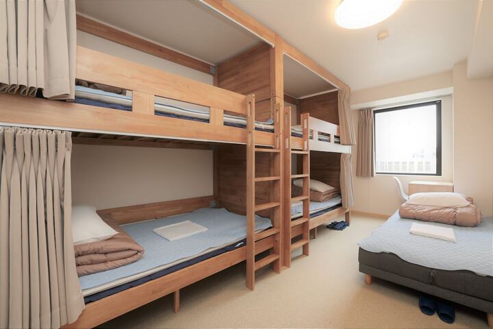 Room 4 of 13