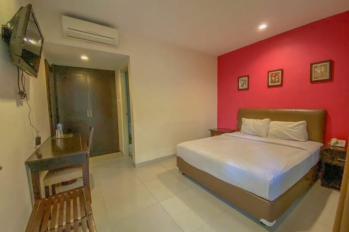 Room 13 of 33