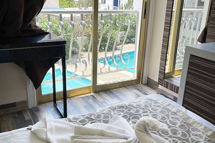 Room 22 of 65