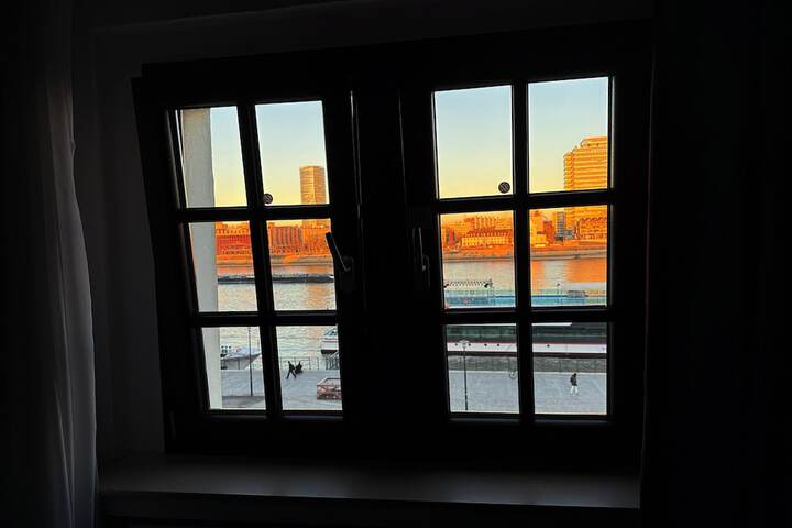 Room 15 of 107