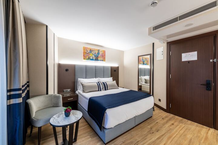 Room 15 of 76