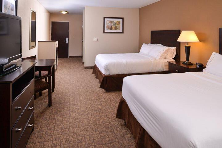 Standard 2 Queen Beds Extra Floor Space (12 of 19)