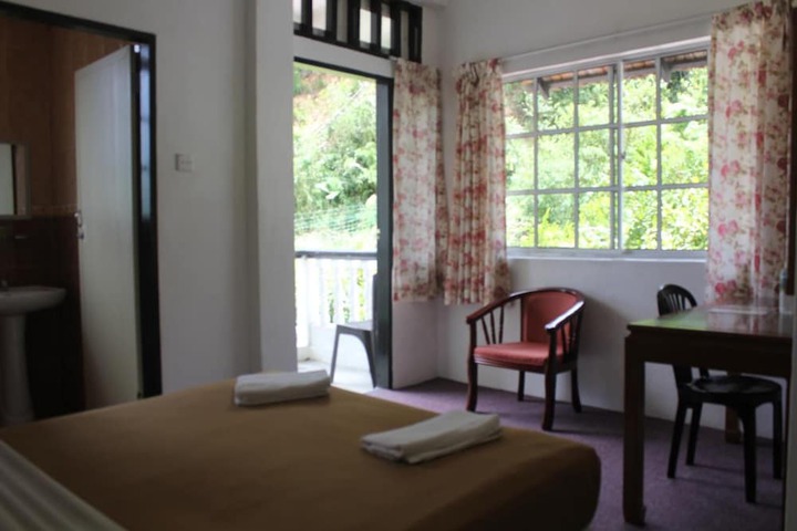Room 6 of 25