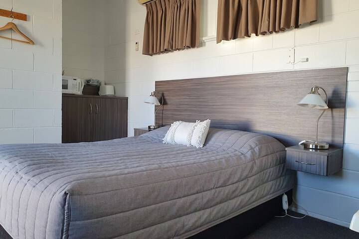 Room 4 of 32