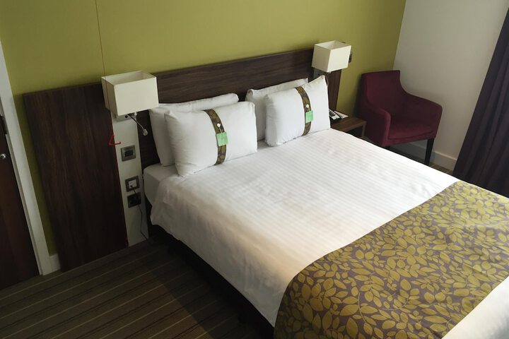 Room 14 of 122