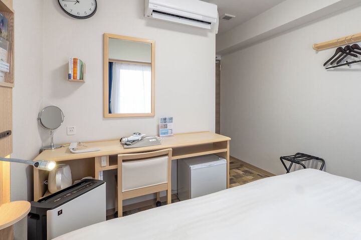 Room 15 of 50