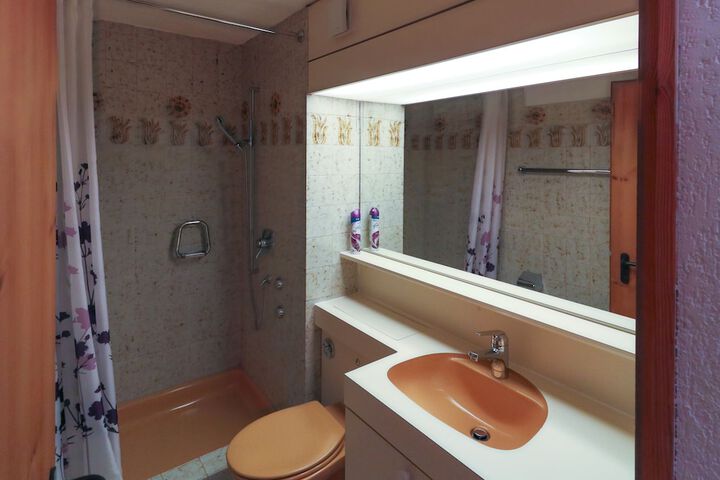 Room 140 of 169