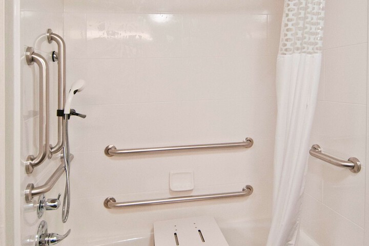 1 King Mobility Hearing Accessible with Tub (8 of 11)