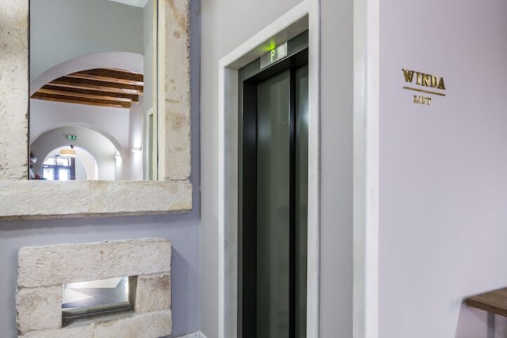 Entrance & Lobby