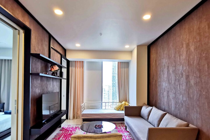 Room 18 of 37