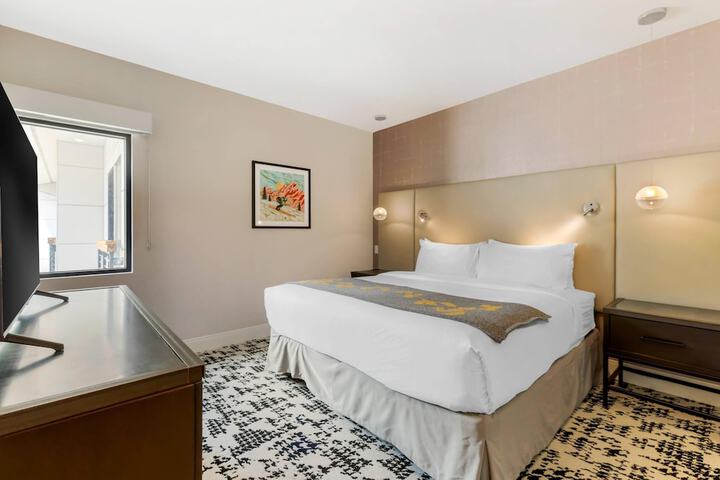 Room 46 of 82