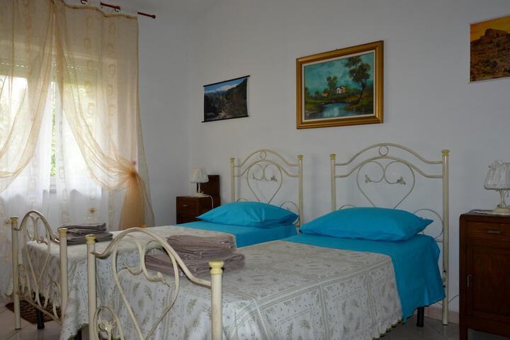 Room 13 of 34
