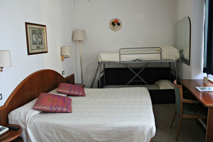 Room 9 of 42