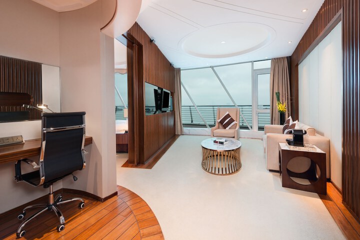 Room 2 of 130