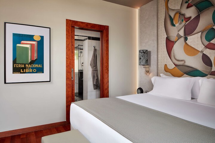 Room 15 of 46
