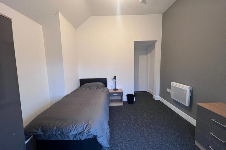Room 52 of 93