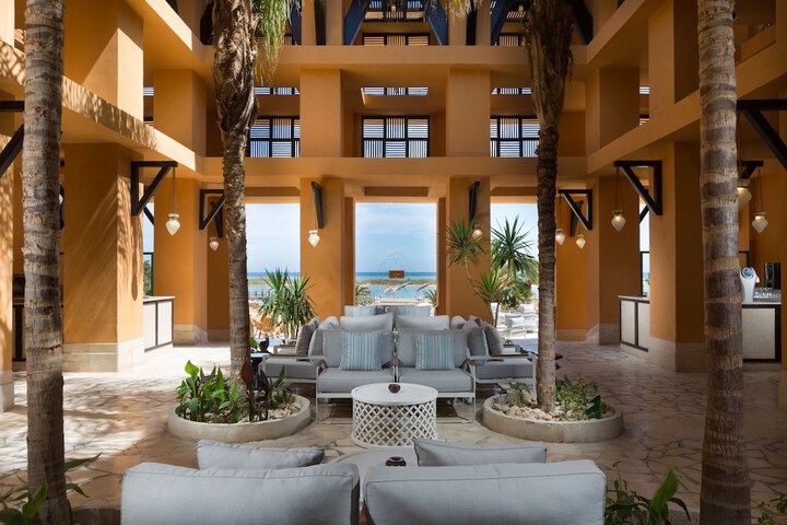 Hotel Exterior 107 of 120