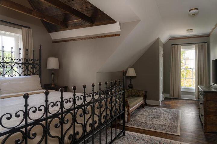 Classic Double Room in Carriage House Second Floor (6 of 12)