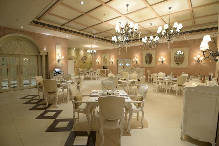 Dining 68 of 133