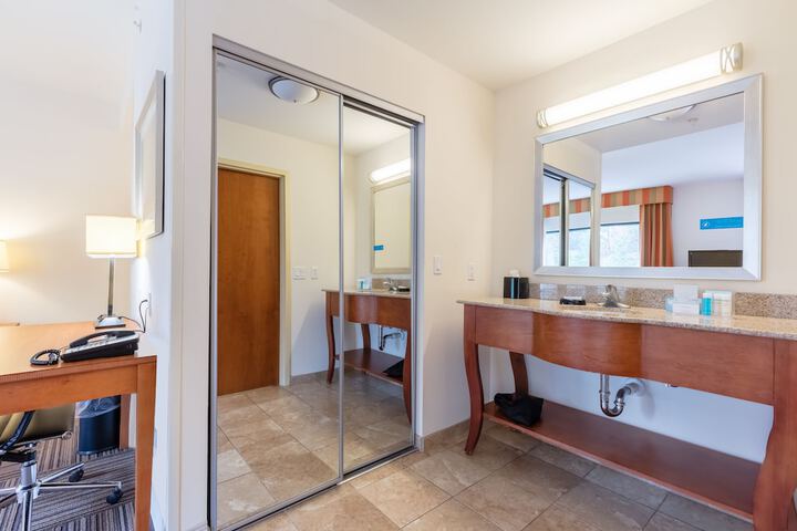 Bathroom sink