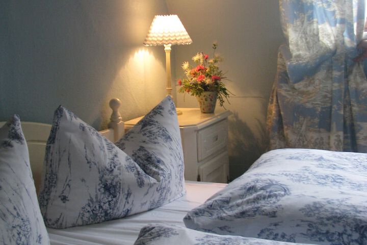 Room 4 of 32