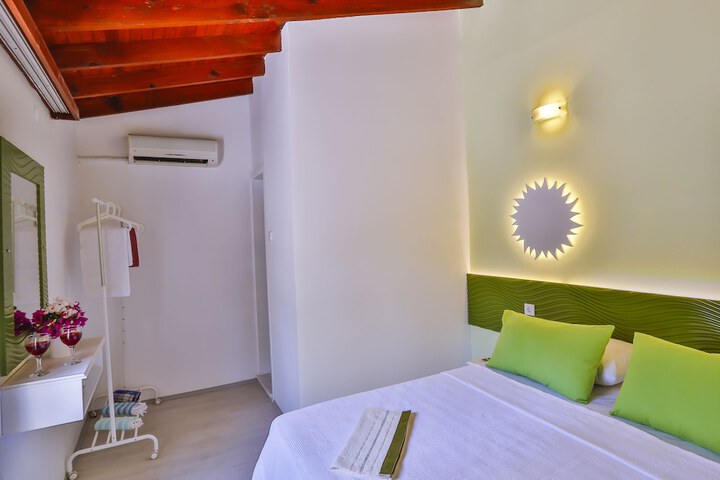 Room 3 of 54