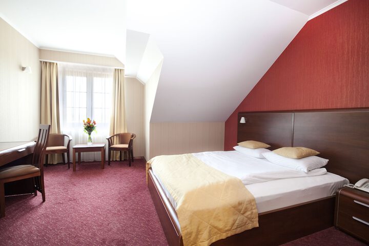 Room 6 of 72