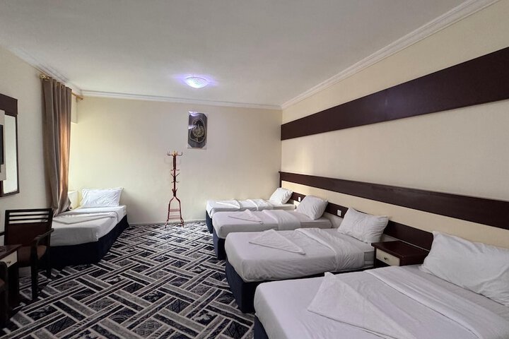 Room 7 of 12