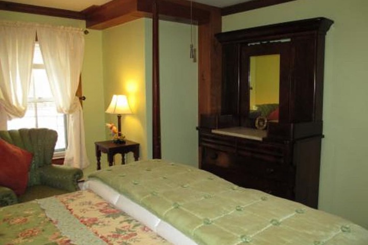 Room 9 of 89