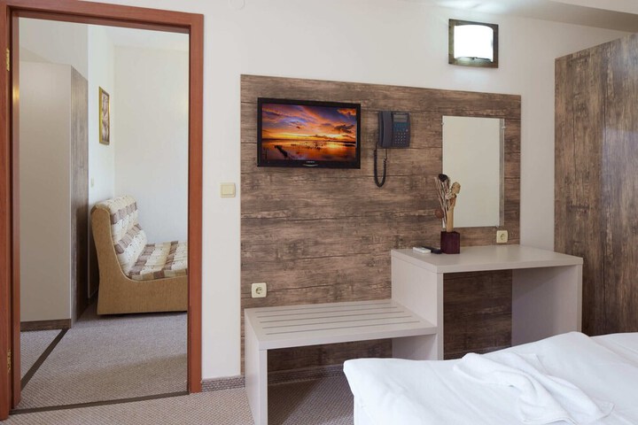 Room 11 of 23