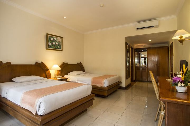Room 18 of 103