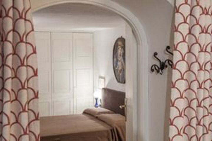 Room 12 of 30