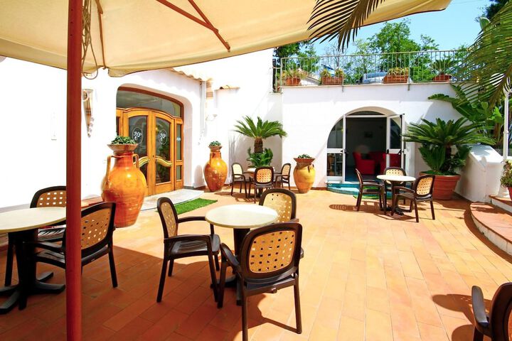 Terrace/Patio 9 of 32