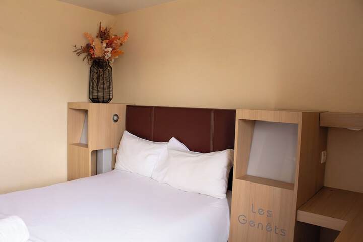 Room 4 of 33