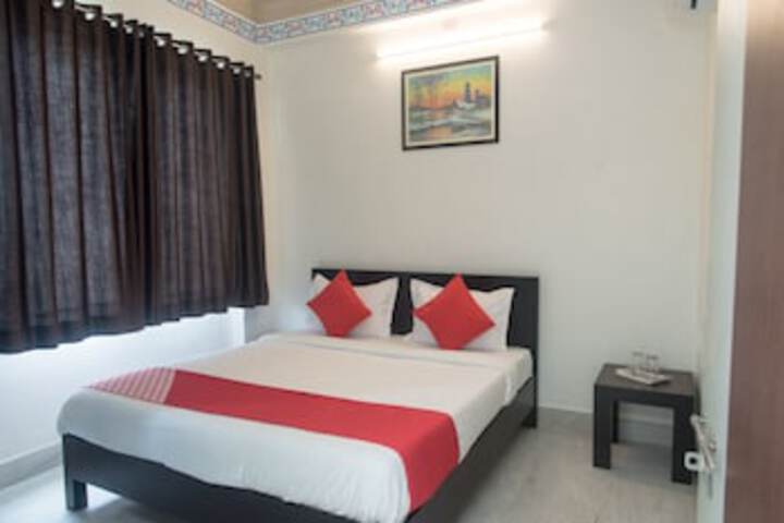 OYO 14838 SHREE JEE HOTEL