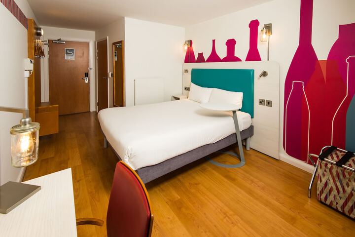 Room 12 of 82