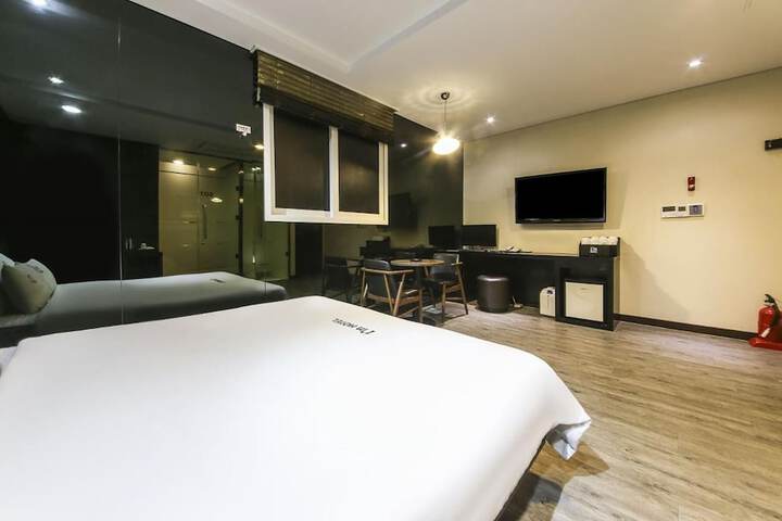 Room 14 of 48