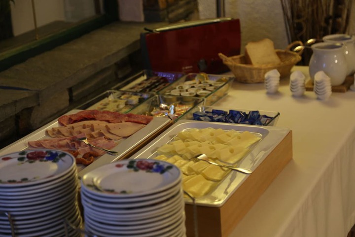 Dining 51 of 62