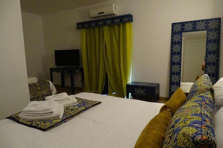 Room 11 of 32