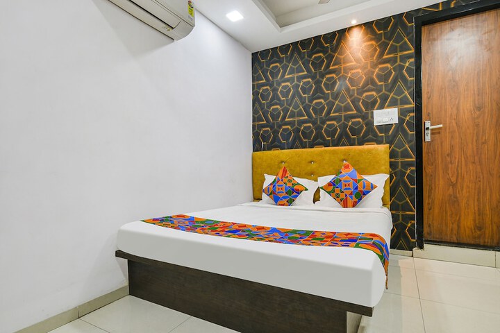 Room 13 of 21