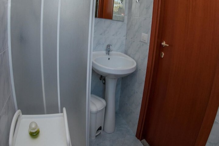Room 9 of 21