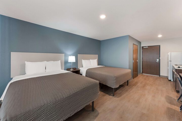 1 Queen Bed (2 of 23)