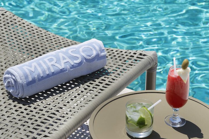 Pool 44 of 60