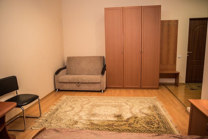 Room 32 of 64