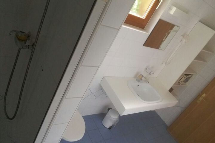 Room 15 of 40