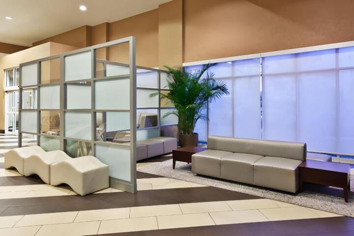 Holiday Inn Hotel & Suites
